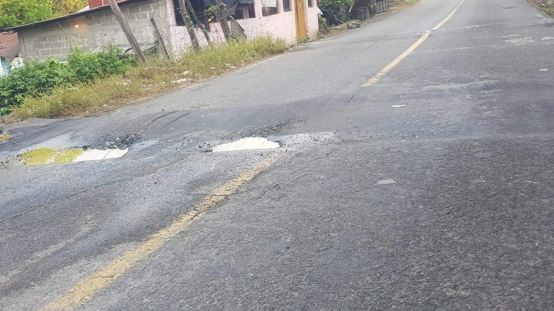 BACHES EN CARRETERA